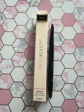 CHICA BEAUTY Mirame Liquid Liner